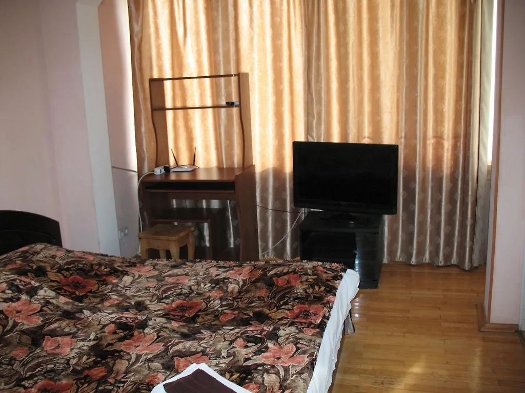 Apartment Subway Lybidska location